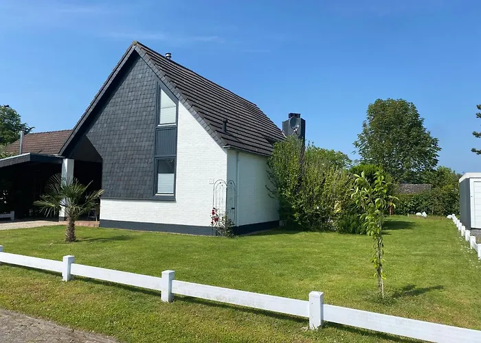 Traumhaftes Geraeumiges Ferienhaus In Meernaehe
